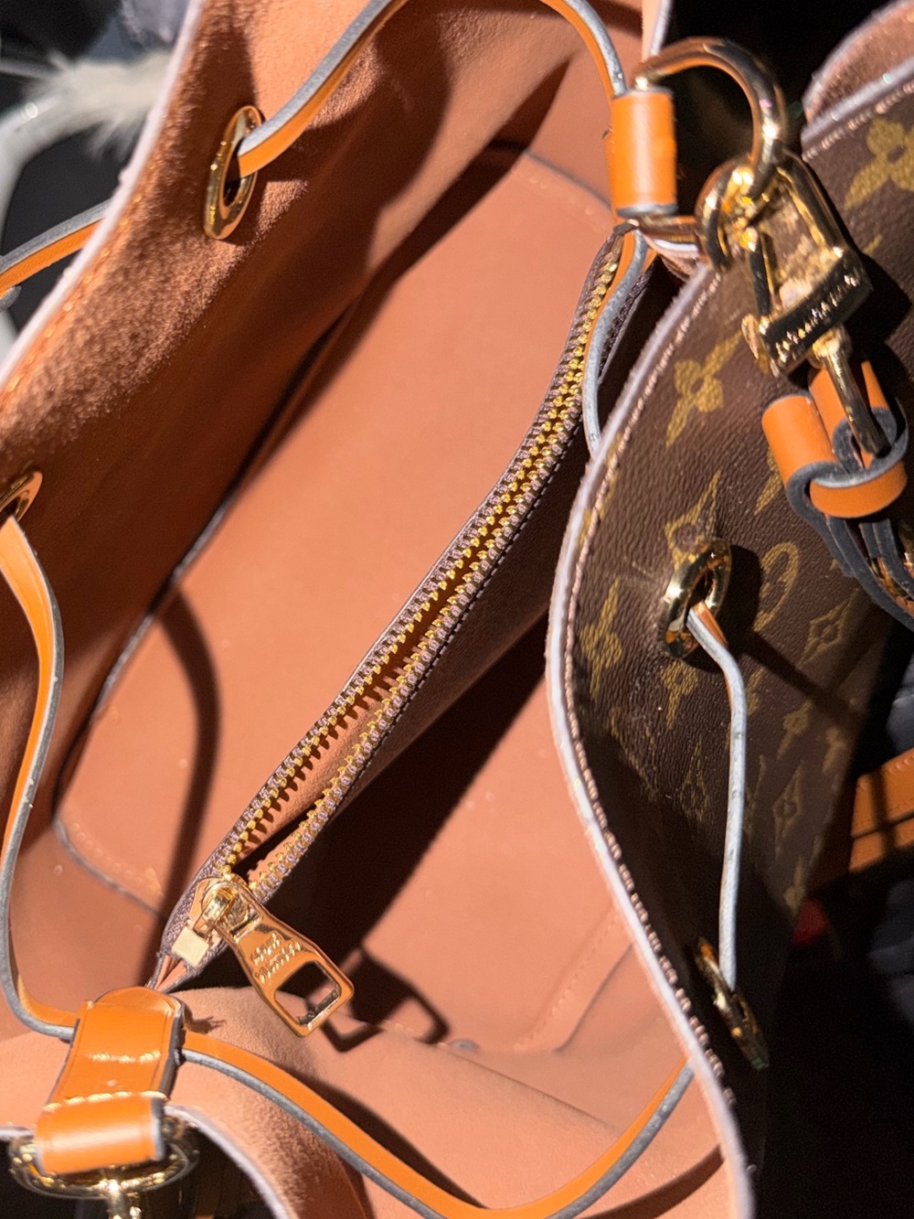 Louis Vuitton Monogram Canvas Bucket Crossbody Bag -Dust Bag&Receipt included - Picture 9 of 11